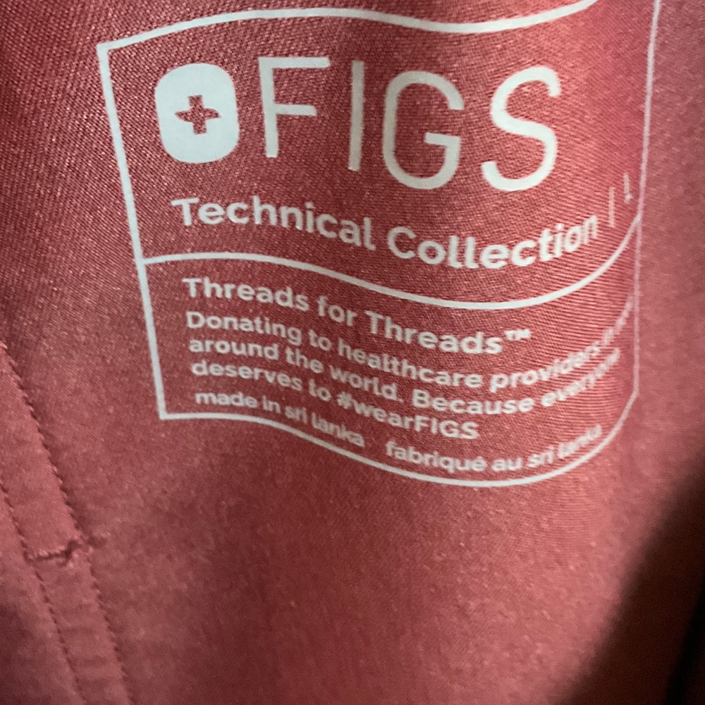 FIGS Women's Uniform Burgundy Ankle Jogger Pants & Top Set - Picture 2 of 7